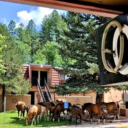Pinecliff Village Resort Hollywood Bagian luar foto