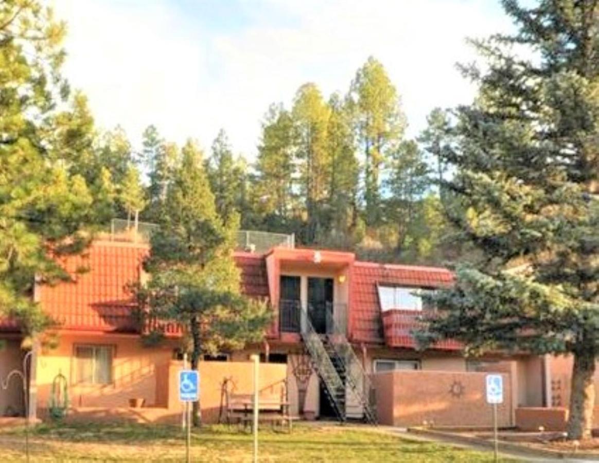 Pinecliff Village Resort Hollywood Bagian luar foto