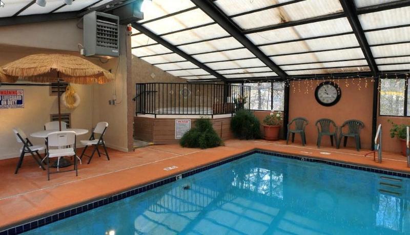 Pinecliff Village Resort Hollywood Bagian luar foto