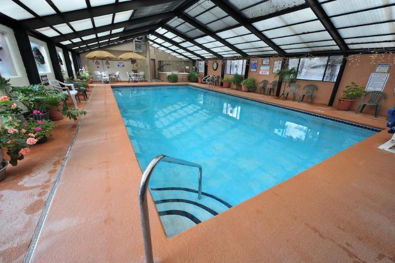Pinecliff Village Resort Hollywood Bagian luar foto